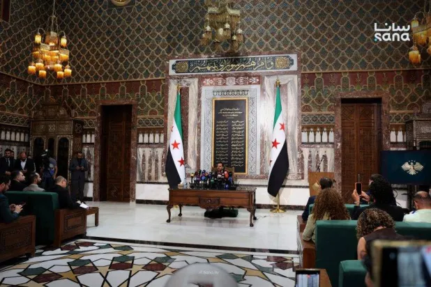 رئيس اللجنة العليا لانتخابات مجلس الشعب محمد طه الأحم يتلو قائمة الثلث المكمل لعضوية مجلس الشعب والمتضمنة أسماء 70 عضواً (سانا)