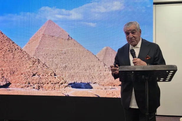 قدم زاهي حواس الشكوى للمجلس الأعلى لتنظيم الإعلام برفقة زميله ممدوح الدماطي (حساب زاهي حواس على «فيسبوك»)