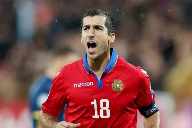 لاعب الوسط الأرميني هنريخ مخيتاريان (رويترز)