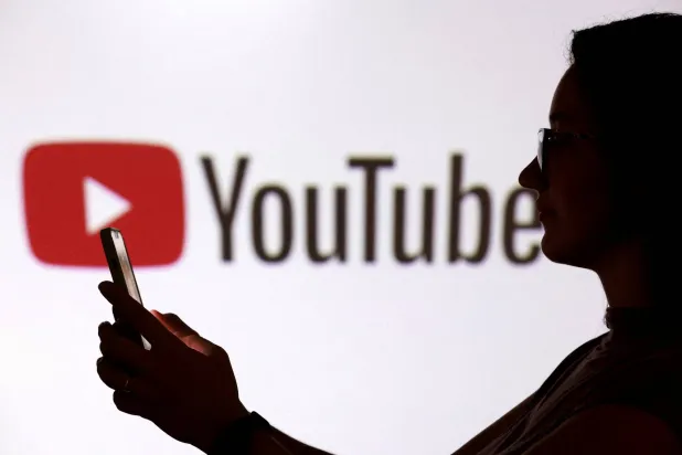 تطلق «يوتيوب» حسابات أطفال خاضعة لإشراف الأهل في الشرق الأوسط وشمال أفريقيا وتركيا بدءاً من 2 يوليو 2026 (رويترز)