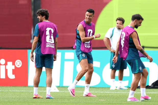 رونالدو خلال تدريبات البرتغال الأخيرة (أ.ف.ب)