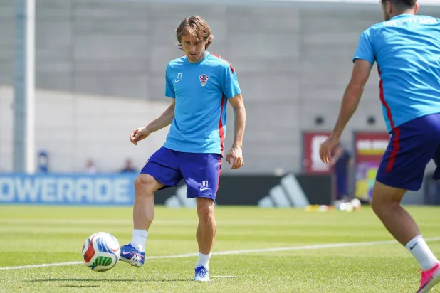 مودريتش خلال تحضيرات كرواتيا لمواجهة البرتغال (د.ب.أ)