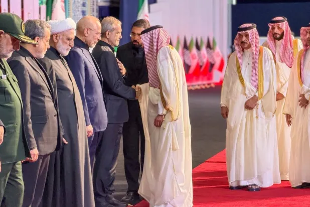 الخريجي ينقل تعازي القيادة السعودية للرئيس الإيراني في وفاة المرشد السابق