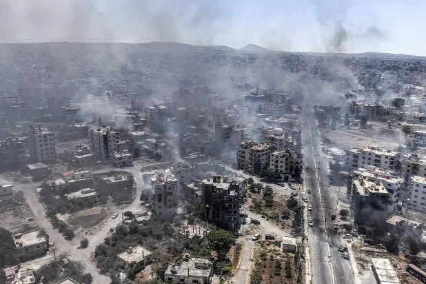 صورة جوية لمدينة السويداء وسط الاشتباكات في يوليو 2025 (د.ب.أ)