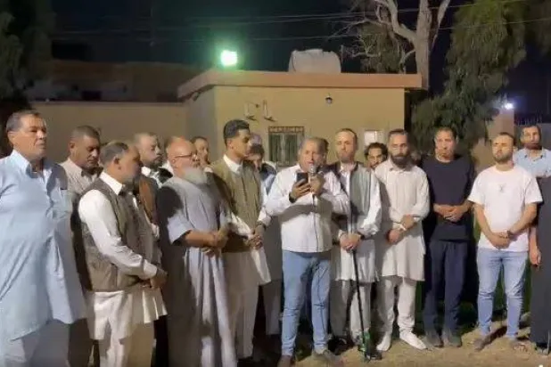 وقفة لعدد من أعضاء المجلس العسكري لمصراتة في غرب ليبيا الجمعة (لقطة من تسجيل مصور)