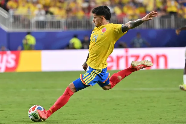 غوستافو بويرتا لاعب وسط منتخب كولومبيا (إ.ب.أ)