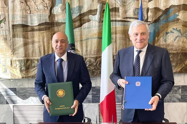 Secretary General of the Gulf Cooperation Council (GCC) Jasem Albudaiwi and Italian Deputy Prime Minister and Foreign Minister Antonio Tajani at the MoU signing ceremony. (GCC)
