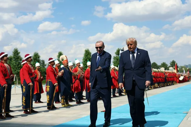 الرئيس التركي رجب طيب إردوغان خلال استقباله الرئيس الأميركي دونالد ترمب في قصر بيتشبع الرئاسي بأنقرة (الرئاسة التركية)
