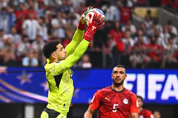 مصطفى شوبير حارس مرمى منتخب مصر (د.ب.أ)