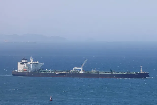 Washington, Hürmüz Boğazı'ndaki gerginliğin tırmanmasının ardından İran petrolünün satış lisansını iptal etti