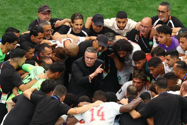 محمد وهبي يقود تحولًا تكتيكيًا أعاد رسم هوية المنتخب المغربي (رويترز) 