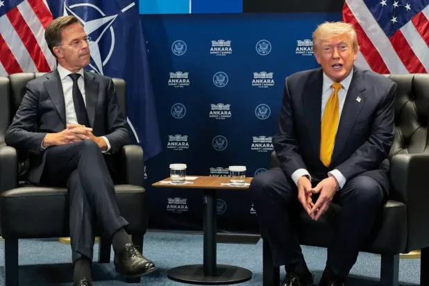 ABD Başkanı Donald Trump ve NATO Genel Sekreteri Mark Rutte, Ankara’daki Cumhurbaşkanlığı Külliyesi’nde düzenlenen NATO liderler zirvesi çerçevesinde ikili bir görüşme gerçekleştirdi. (Reuters)