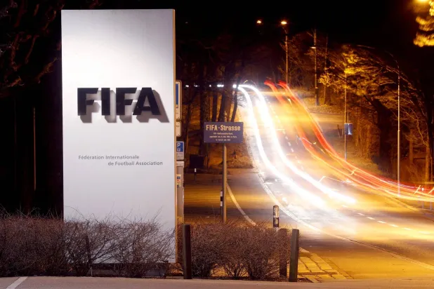«الفيفا» و«فيفبرو» وقّعا في 10 يونيو مذكرة تفاهم جديدة تمتد حتى ديسمبر 2031 (رويترز)