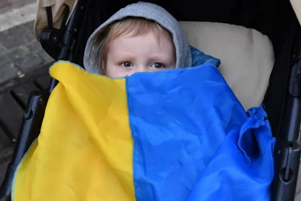 Ukrayna'nın dört bölgesinden en az 2 bin 442 çocuk Belarus'a nakledildi (EPA)