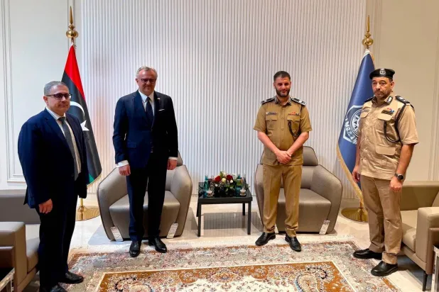 بولس والطرابلسي يتوسطان الصورة والقائم بالأعمال الأميركي إلى اليسار (حساب بولس على «إكس»)