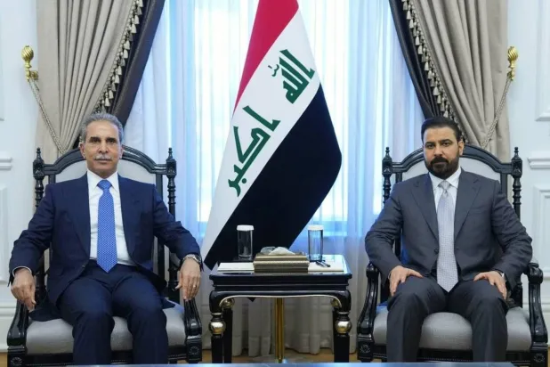 رئيس الحكومة العراقية علي الزيدي مستقبلاً رئيس مجلس القضاء فائق زيدان في بغداد (إعلام حكومي)