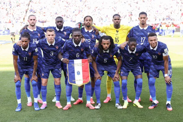 صورة لمنتخب فرنسا قبل مباراته ضد الباراغواي (أ.ف.ب)