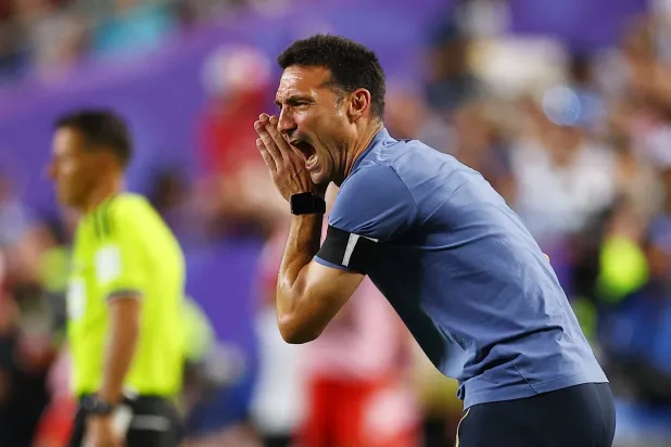 ليونيل سكالوني المدير الفني لمنتخب الأرجنتين (رويترز) 