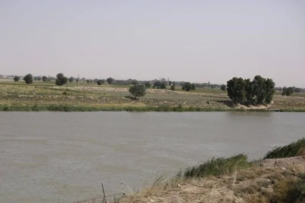 جانب من نهر الفرات في صورة التُقطت من شمال دير الزور في شرق سوريا (رويترز-أرشيفية)