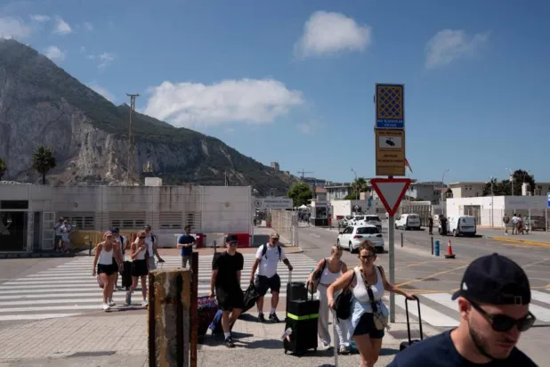 Thousands of workers who cross daily between Spain and Gibraltar will no longer need to go through border controls. JORGE GUERRERO / AFP

