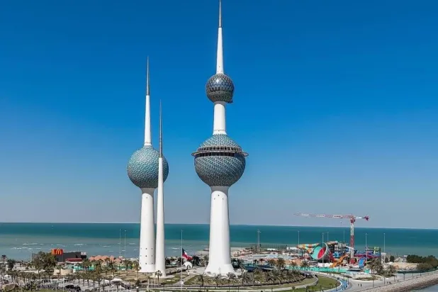الكويت تتصدى لأهداف جوية معادية