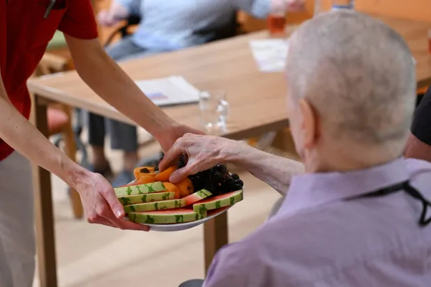  A resident of a nursing home eats fruit to beat the heat in Munich, Germany, July 14, 2026. (Reuters)
