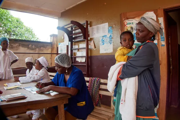  Djoumessi Mabel, right, mother of a nine-month-old, attends a malaria vaccination session at the Soa District Hospital in Yaounde, Cameroon, Wednesday, April 29, 2026. (AP) 