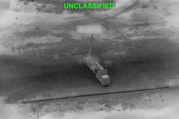 لقطة من فيديو تظهر استهداف منصة متحركة لإطلاق باليستي في موقع بجنوب إيران (سنتكوم)