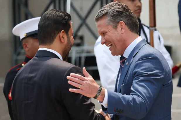 وزير الحرب الأميركي بيت هيغسيث يستقبل رئيس الوزراء العراقي علي الزيدي في البنتاغون يوم 14 يوليو 2026 (أ.ف.ب)