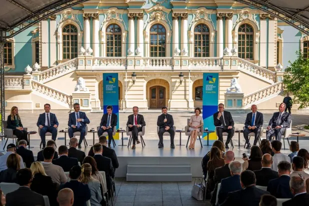  Ukrainian President Volodymyr Zelenskyy and EU officials attend a summit in Kyiv, Ukraine, Wednesday, July 15, 2026. (AP) 