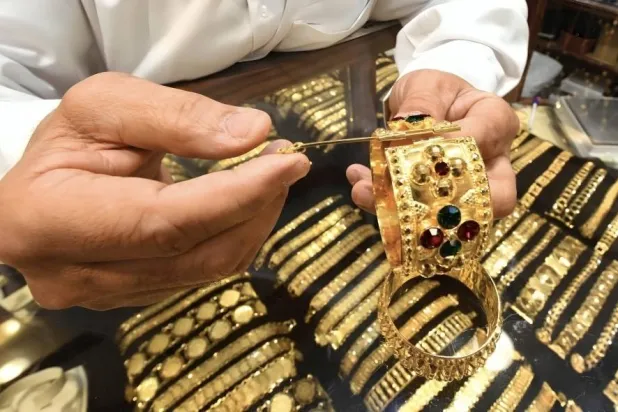 الذهب في مهب التقلبات... هل تشتري الآن أم تنتظر؟