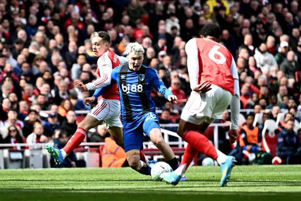 FILE PHOTO: Soccer Football - Premier League - Arsenal v AFC Bournemouth - Emirates Stadium, London, Britain - April 11, 2026 AFC Bournemouth's Alex Jimenez in action with Arsenal's Leandro Trossard REUTERS/Dylan Martinez