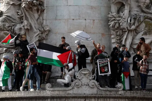تظاهرة في باريس للمطالبة بالإفراج عن الطبيب الفلسطيني حسام أبو صفية