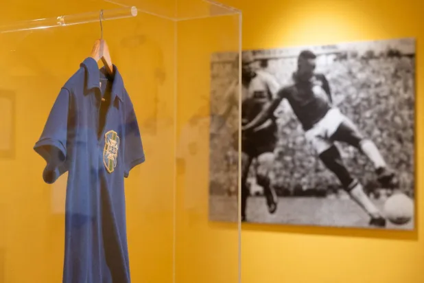 FILE PHOTO: Brazil's soccer legend Pele's FIFA World Cup 1958 final jersey at Sotheby’s auction house in New York City, US July 1, 2026. REUTERS/Jordan Tovin/File Photo