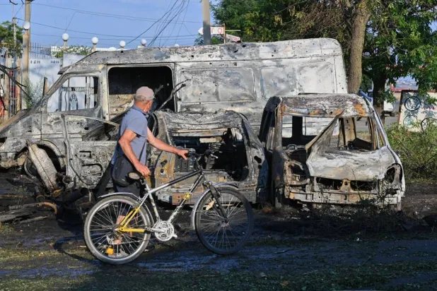 Russian Strikes Kill 4 in Ukraine as Zelenskyy’s Defense Shake-up Sparks Anger