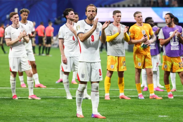 لاعبو إنجلترا وأحزان الهزيمة أمام الأرجنتين وتوديع المونديال (أ.ف.ب)