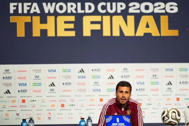 رودري يتحدث خلال المؤتمر الصحافي الذي سبق نهائي كأس العالم 2026 بين إسبانيا والأرجنتين في نيويورك (أ.ب)