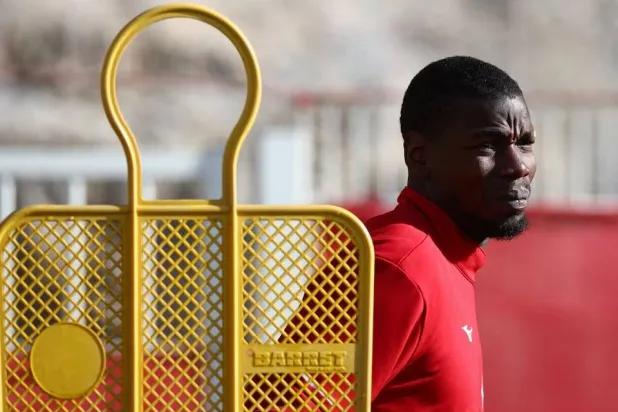 لاعب الوسط بول بوغبا (رويترز)