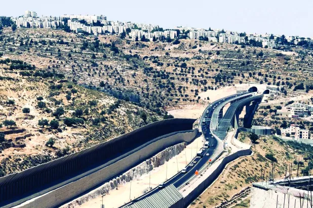 
طريق النفق الذي يوصل القدس بمستوطنات ومناطق جنوب الضفة الغربية (الشرق الأوسط)
