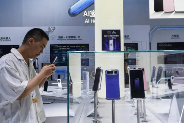Pocket-size AI: Powerful Phones Star at China Show