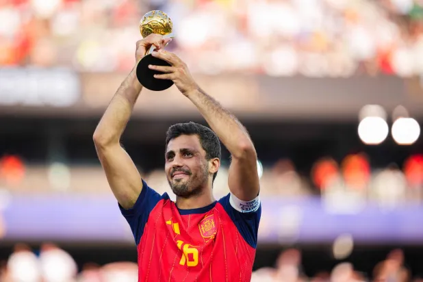 Rodri #16 of Spain lifts up the Golden Ball award after the FIFA World Cup 2026 Final match between Spain and Argentina at New York New Jersey Stadium on July 19, 2026 in East Rutherford, New Jersey. (Getty Images/AFP) 