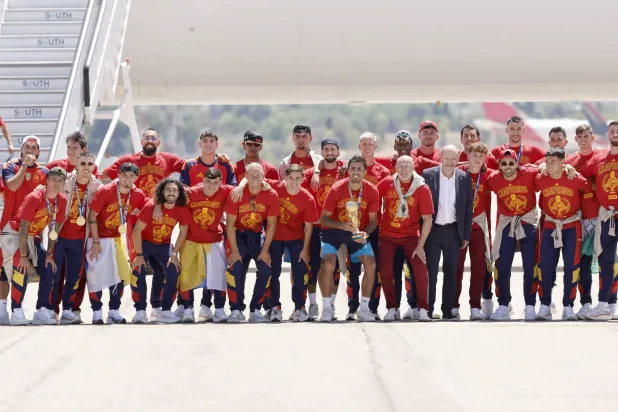 Spain's team pose with their trophy on the tarmac upon their arrival from the US after winning the 2026 World Cup, in Madrid Barajas' airport, on July 20, 2026. (AFP)
