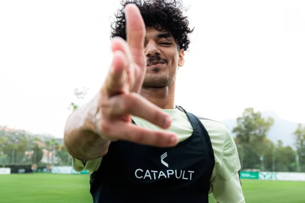 الصرنوخ في تدريبه الأخير مع الفتح قبل الانتقال للهلال (موقع النادي)