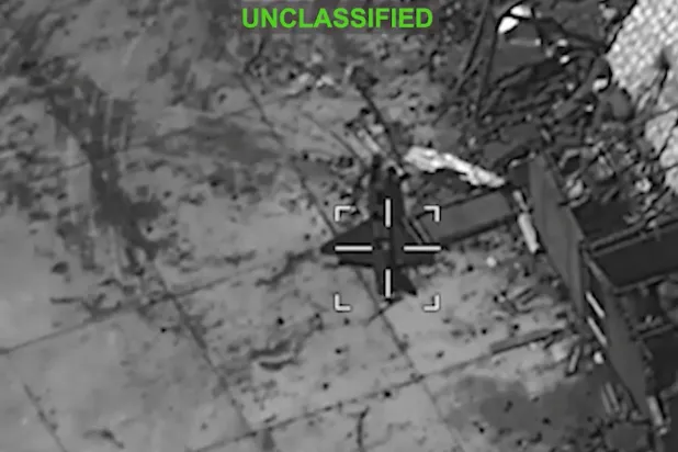 CENTCOM tarafından yayınlanan bir videodan alınan karede, İran'a yönelik saldırılar sırasında hedef alınan askeri teçhizat görülüyor (Reuters)