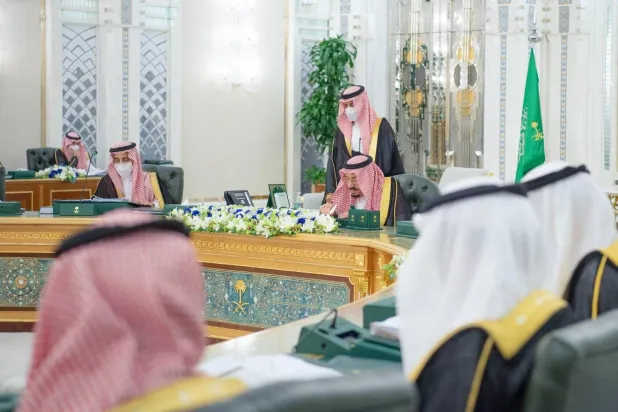 خادم الحرمين الشريفين الملك سلمان بن عبد العزيز خلال رئاسته مجلس الوزراء في جدة (واس)