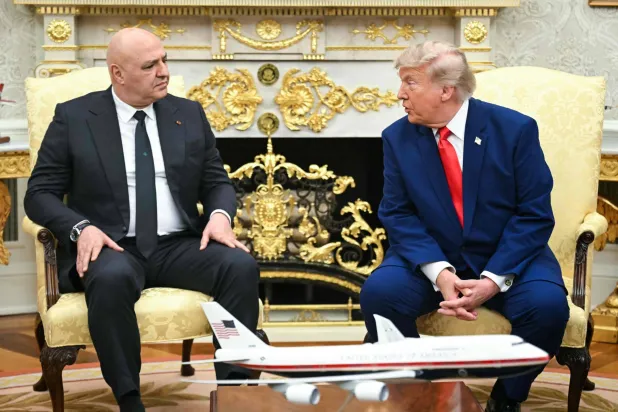الرئيس الأميركي دونالد ترمب يلتقي الرئيس اللبناني جوزيف عون في المكتب البيضاوي بالبيت الأبيض في العاصمة واشنطن يوم 21 يوليو 2026 (أ.ف.ب)