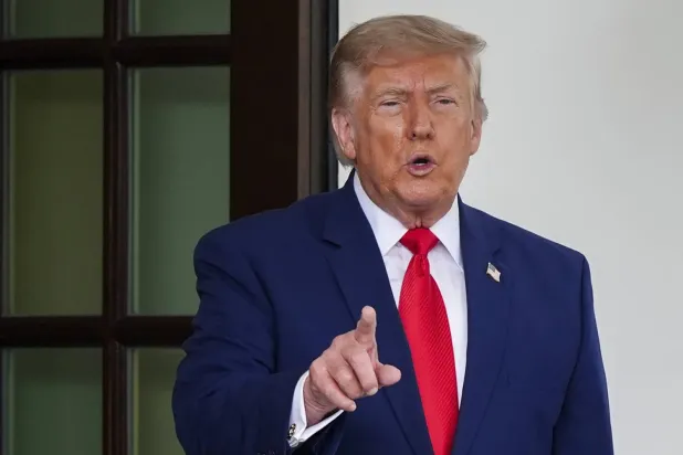 ABD Başkanı Donald Trump, Lübnan Cumhurbaşkanı Joseph Avn’ı Beyaz Saray’ın girişinde karşıladı (AP)