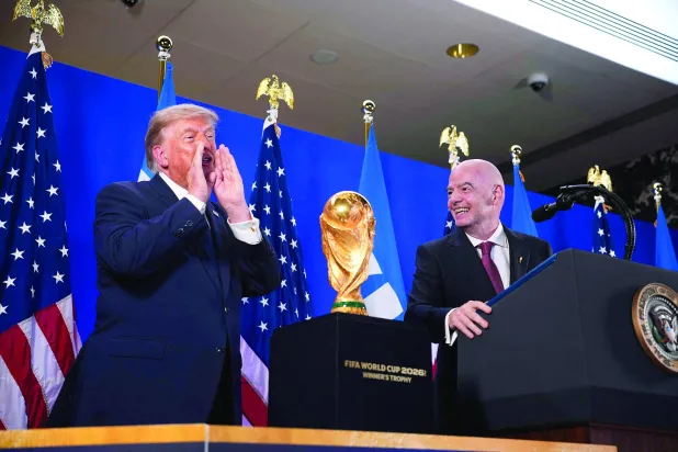 ترمب يتحدث خلال حفل أقامه «فيفا» في نيويورك بحضور إنفانتينو (أ.ف.ب)