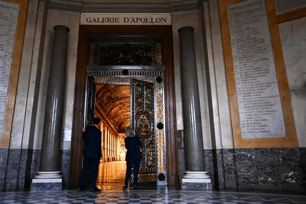  Louvre's President Christophe Leribault and France's Culture Minister Catherine Pegard open the door of the gallery during the reopening to the public of the Apollo Gallery, where French crown jewels worth 88 million euros were stolen in 2025 in a brazen heist, at the Musee du Louvre in Paris on July 22, 2026. (AFP) 