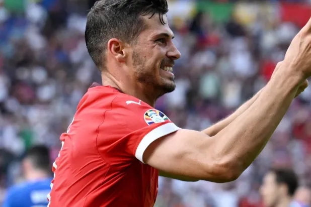 لاعب الوسط السويسري ريمو فرويلر (رويترز)